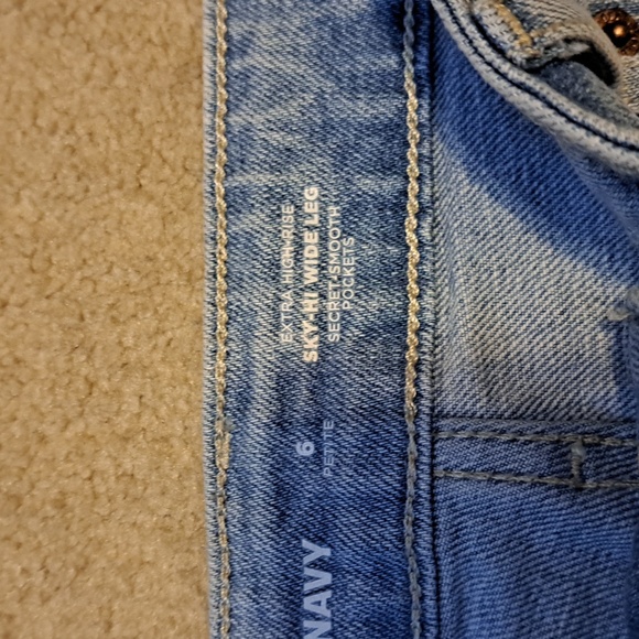 Old Navy Wide Leg Crop Jeans 6P - Picture 2 of 4